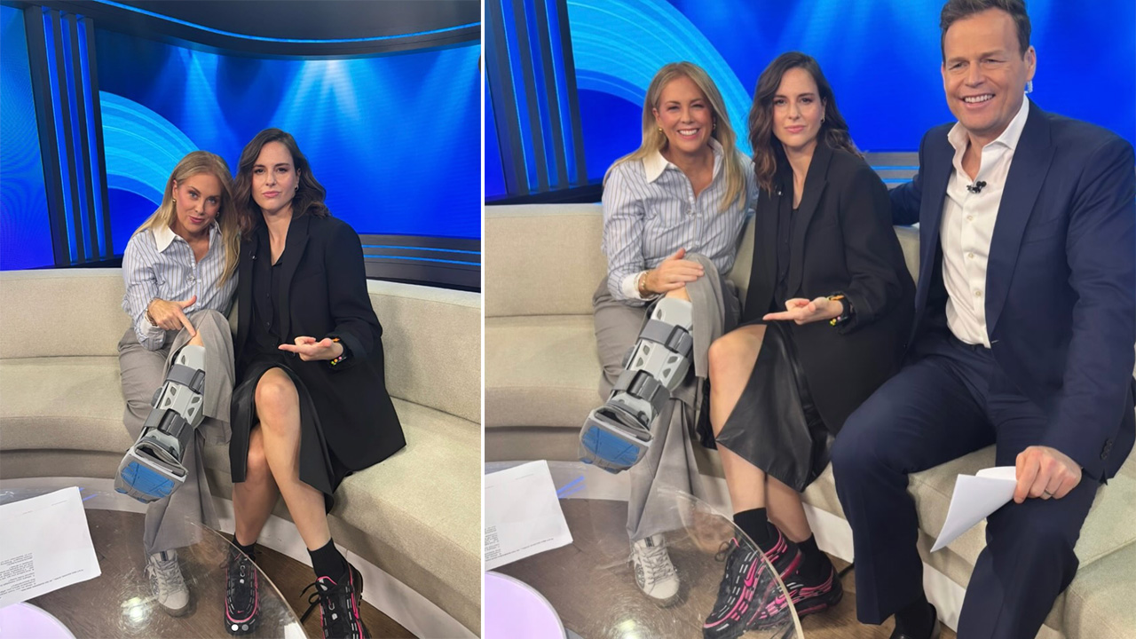 Two women sit on a beige studio sofa against a blue TV set; the left woman wears a striped shirt and a medical boot on her right leg, the right woman wears a black blazer. In the second frame, a man in a navy suit joins them, smiling on the same sofa with the two women.